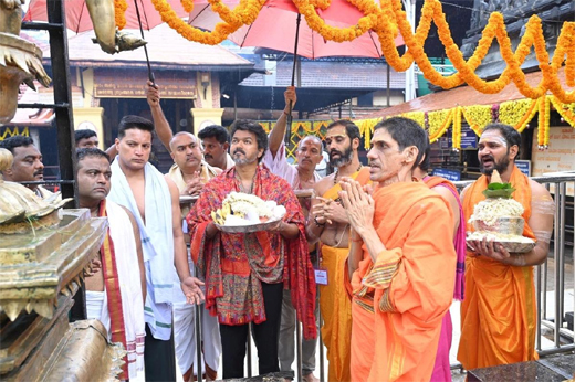 CM Vijay offered prayer at Kollur Temple
